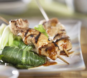 Brochettes De Dindon Mariné, Sur Bock-choi Braisé